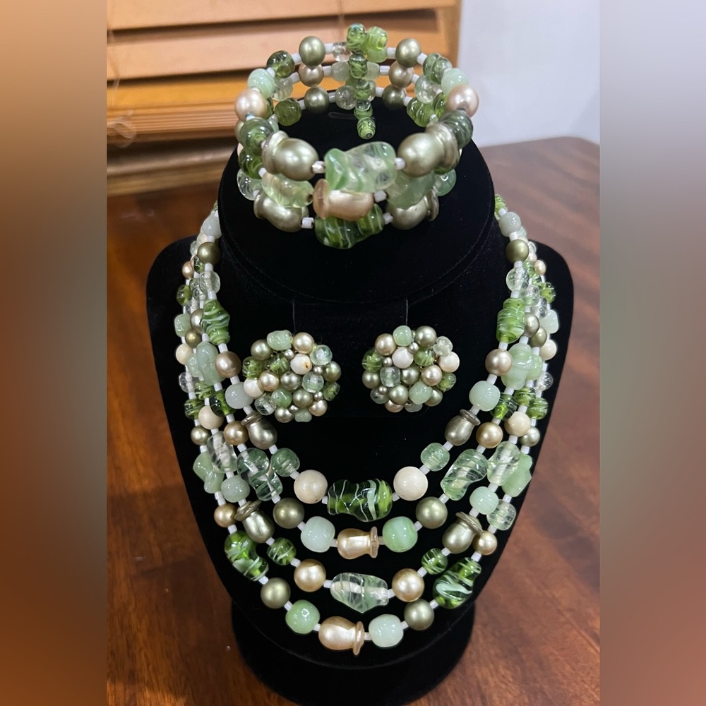 Vintage necklace w/earrings and bracelet
